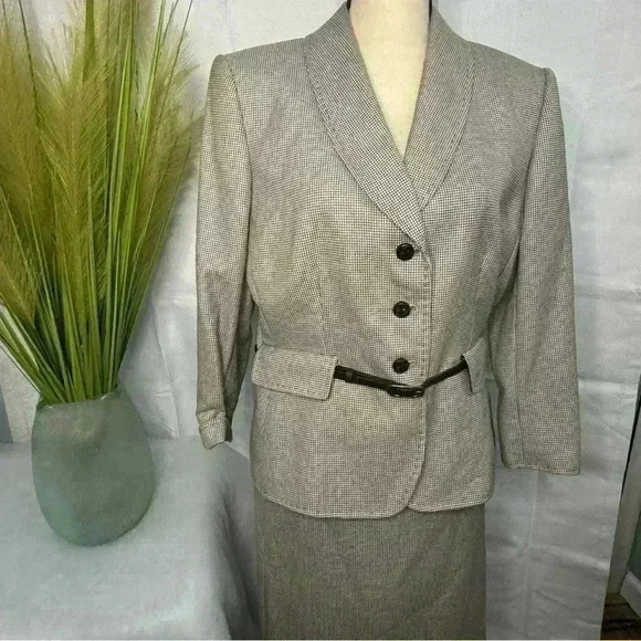 Tahari Arthur S Levine Skirt Suit Size 12 Classy Design Ruffled Skirt - Picture 1 of 12